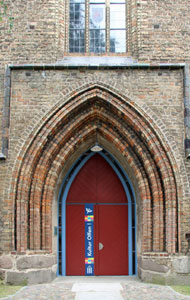 Nikolaikirche Anklam, Neues Westportal (Außenseite, ab 2011)