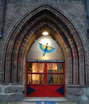 Nikolaikirche Anklam, Foto des provisorischen Westportals mit neuer Gestaltung - 2009