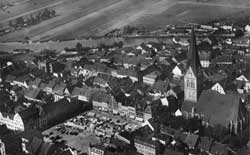 Abb. 3: SW-Luftbild von Anklam (Marktplatz mit Nikolaikirche)