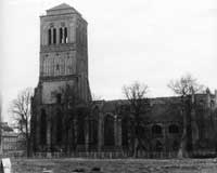 Nikolaikirche Anklam (Südansicht) mit neuer flacher Turmspitze (mit Umgang)