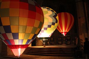 Nächtliches Modellballooning in der Nikolaikirche