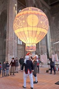 Die Gebrüder Montgolfier beim Erstflug mit Tieren