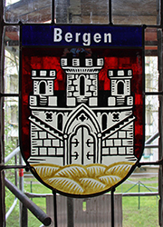 Nikolaikirche Anklam, Hanse-Wappenfenster von Bergen, Norwegen (*2016)