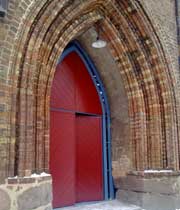 Abb. 7: Nikolaikirche Anklam, Neues Westportal - Dezember 2010 (während des Einbaus)