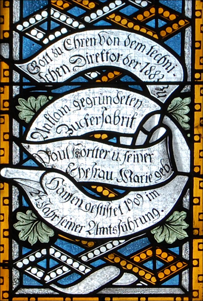 Nikolausfenster: Schriftzug zu den Spendern des Originalfensters (Detailansicht)
