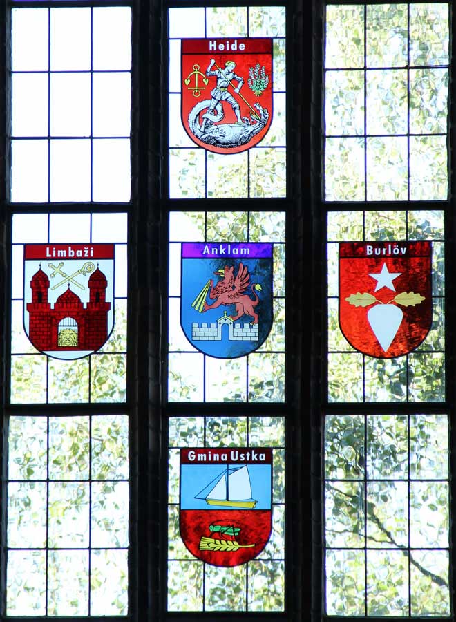Wappenfenster von Anklam und den Partnerstädten/-gemeinden Heide, Burlöv, Gmina Utska, Limbazi